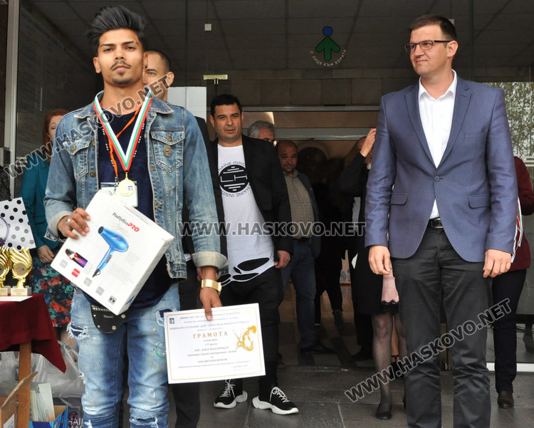 Две награди за хасковската мода от Националното ученическо състезание