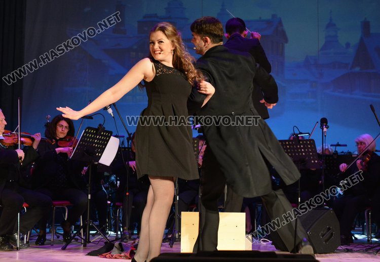 С „Младите в музиката” откриха обновената сцена на читалище „Заря”