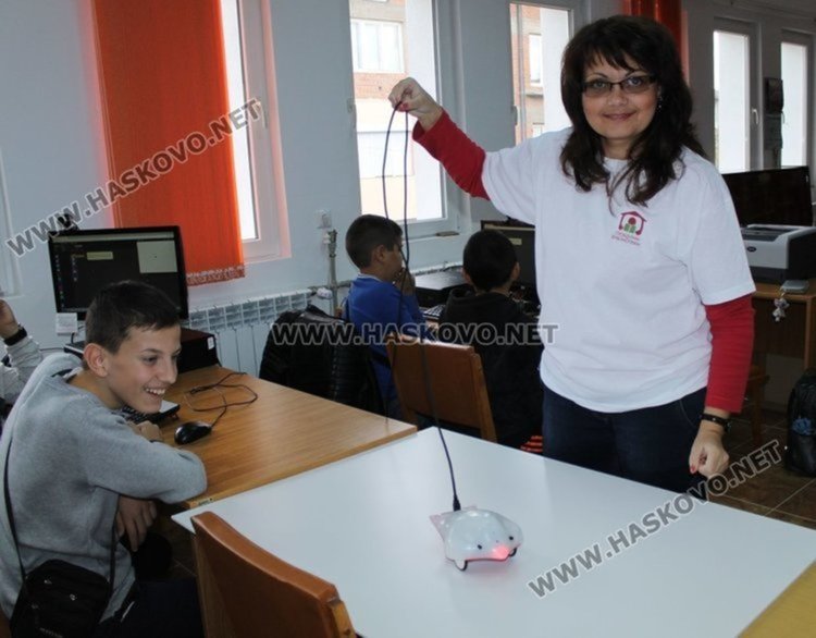 Димитровградскта библиотека се сдоби с нови 5 робота