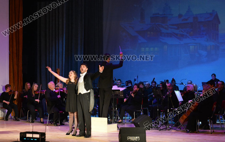 С „Младите в музиката” откриха обновената сцена на читалище „Заря”