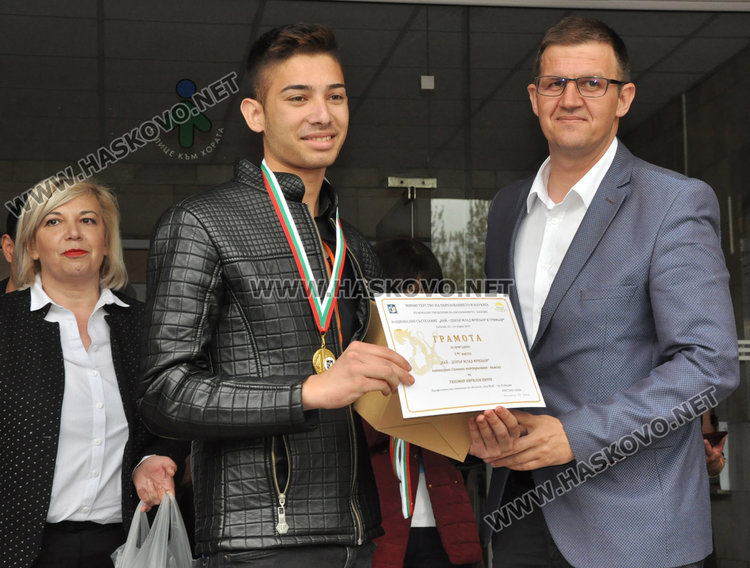 Две награди за хасковската мода от Националното ученическо състезание