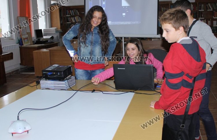 Димитровградскта библиотека се сдоби с нови 5 робота