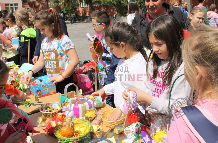 Великденски благотворителен базар в ОУ „Пенчо Славейков“ събра 4610лв