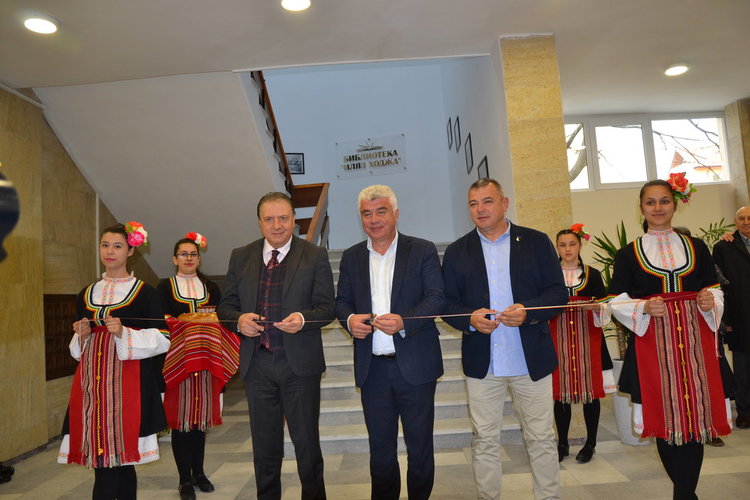 Първата балканска библиотека отвори врати в Момчилград