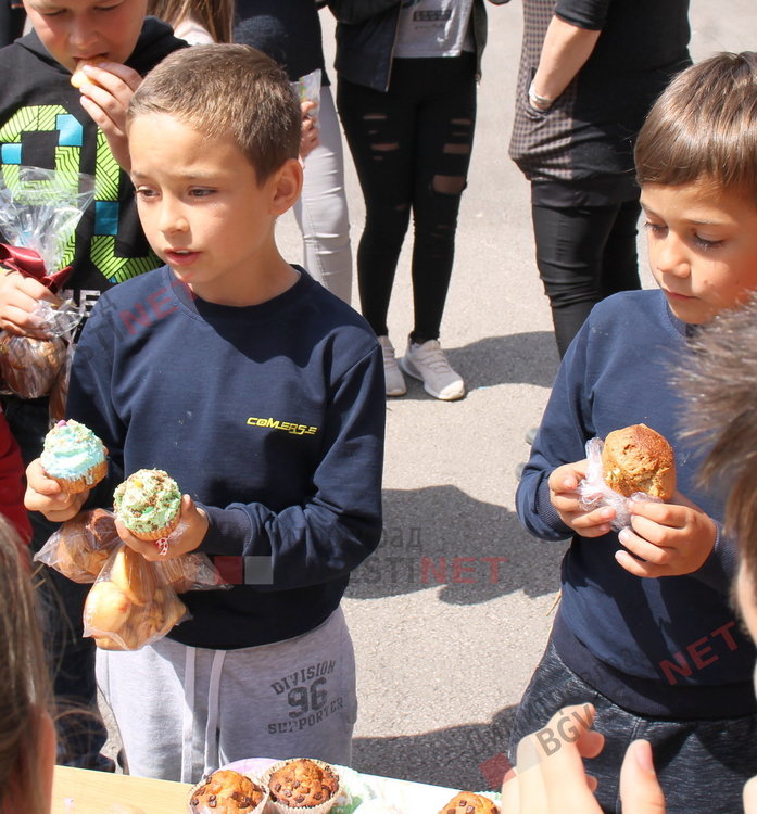 Великденски благотворителен базар в ОУ „Пенчо Славейков“ събра 4610лв