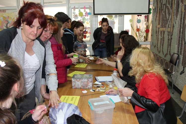 Великденски благотворителен базар в ОУ „Пенчо Славейков“ събра 4610лв