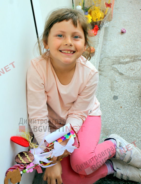 Великденски благотворителен базар в ОУ „Пенчо Славейков“ събра 4610лв