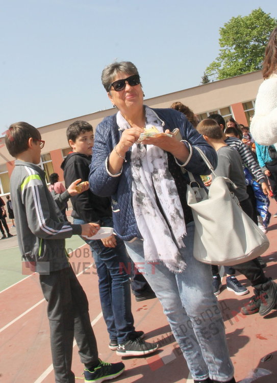 Великденски благотворителен базар в ОУ „Пенчо Славейков“ събра 4610лв