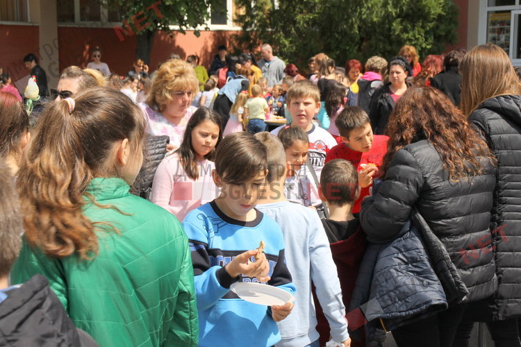 Великденски благотворителен базар в ОУ „Пенчо Славейков“ събра 4610лв