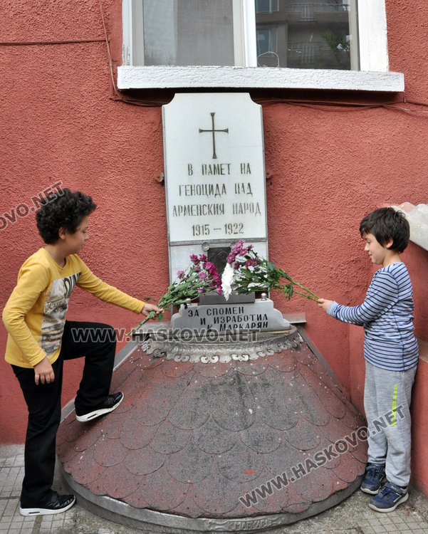 Арменската общност в Хасково отбеляза 104 години от геноцида