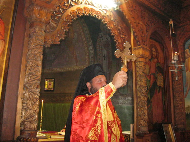 Служения през Страстната седмица на Архимандрит Висарион в Смолянски храмове