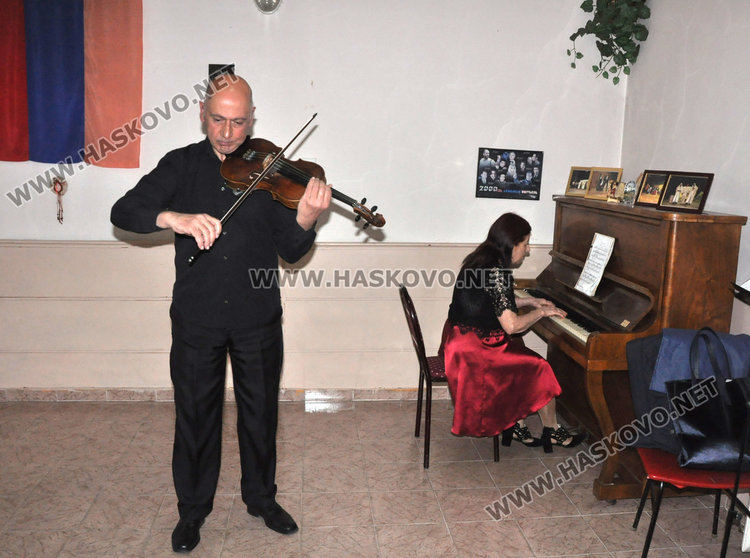 Арменската общност в Хасково отбеляза 104 години от геноцида