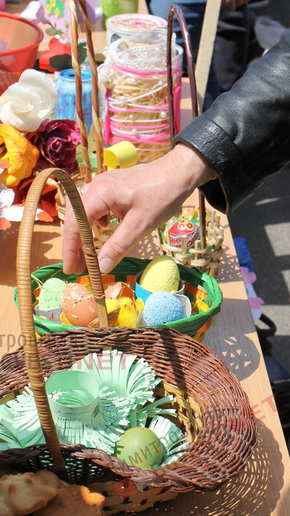 Великденски благотворителен базар в ОУ „Пенчо Славейков“ събра 4610лв