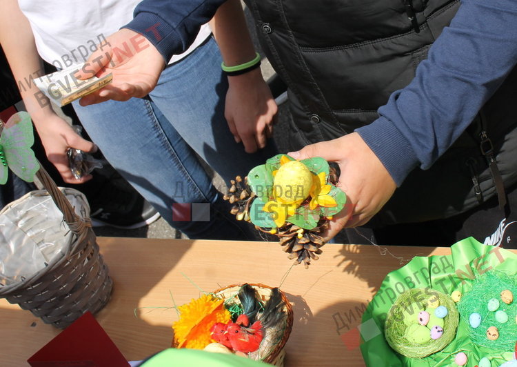 Великденски благотворителен базар в ОУ „Пенчо Славейков“ събра 4610лв