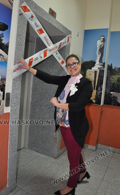 Запечатаха асансьора в общината за стимул към физическа активност