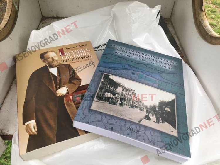 Къщичките за книги: "Вземи и прочети" или "Вземи и разруши"