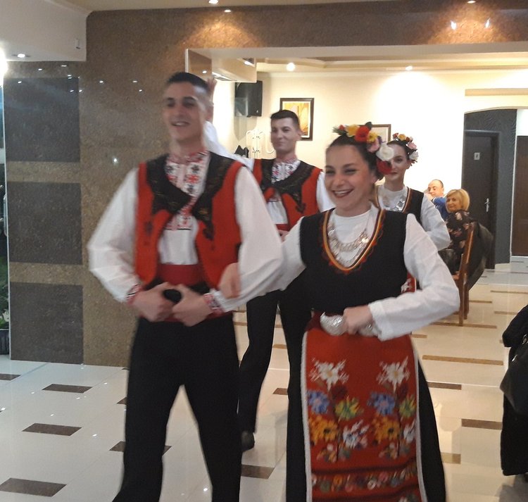 Фолклорен клуб ,,Тракийка” - неизчерпаема енергия и желание в завладяващия ритъм на танца