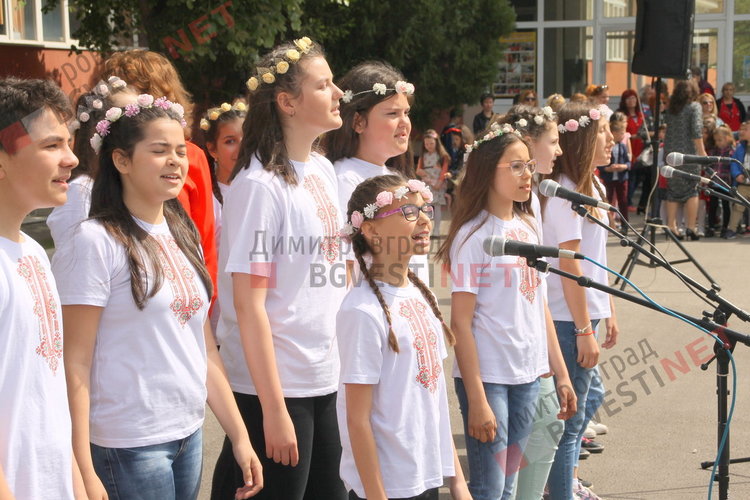 Патронен празник чества днес ОУ "Пенчо Славейков"