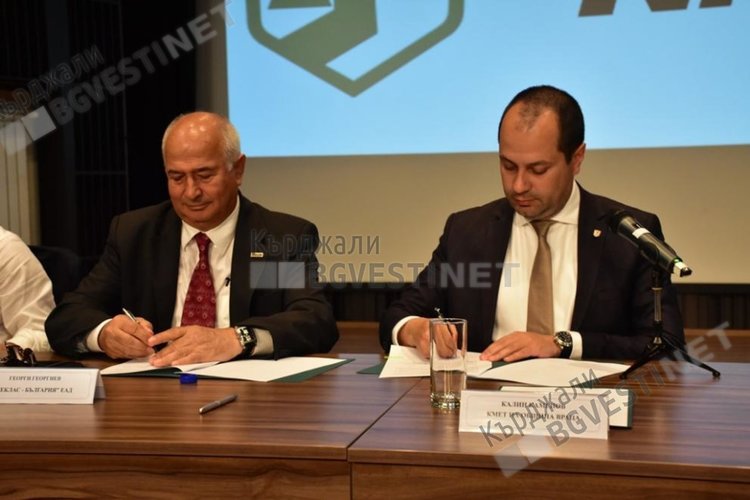 Георги Георгиев подписва договора във Враца