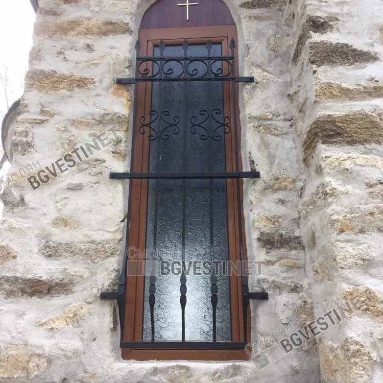 Стотици християни и мюсюлмани дариха за възстановяването на легендарен храм в Златоград