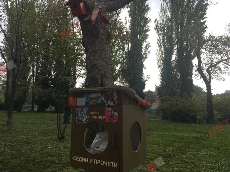 Къщичките за книги: "Вземи и прочети" или "Вземи и разруши"