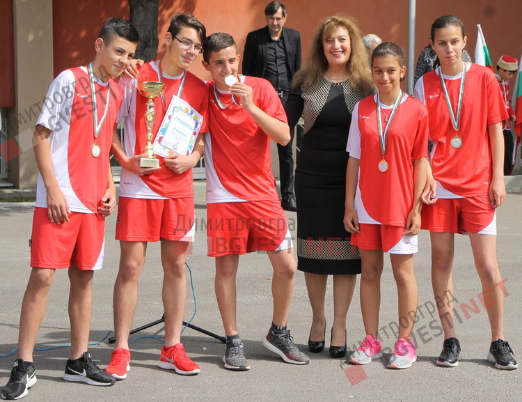 Патронен празник чества днес ОУ "Пенчо Славейков"