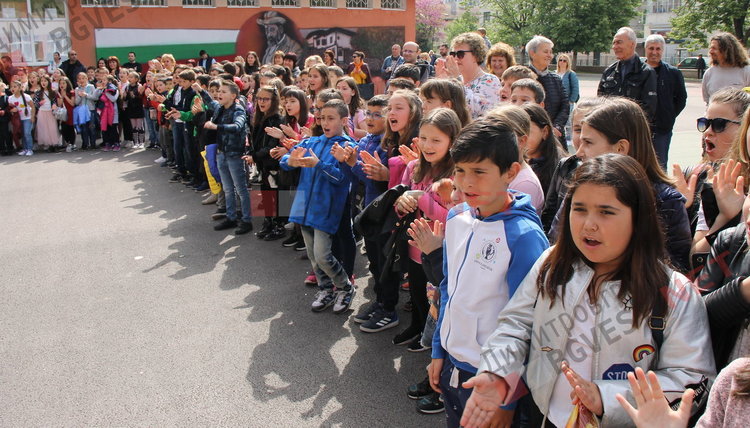 Патронен празник чества днес ОУ "Пенчо Славейков"