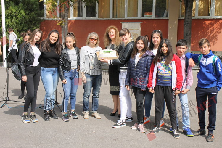 Патронен празник чества днес ОУ "Пенчо Славейков"