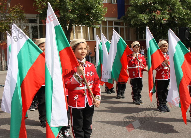 Патронен празник чества днес ОУ "Пенчо Славейков"