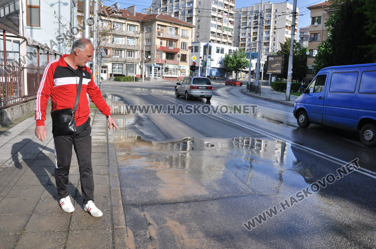 Теч от авария наводни центъра на Хасково