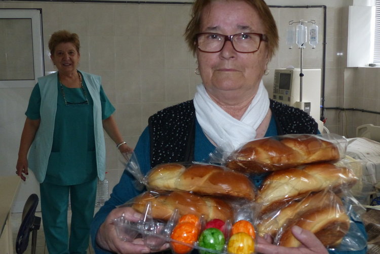 200 яйца и козунаци даряват смолянските инвалиди за празниците