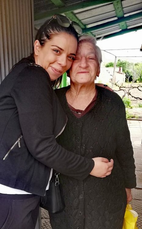 „Предай нататък” – младежи закупиха и раздадоха продукти на възрастни хора