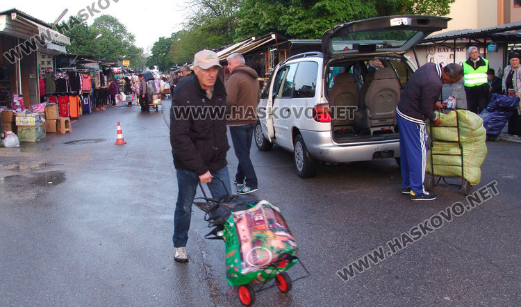 Протест на Димитровградския пазар заради „държавен рекет”