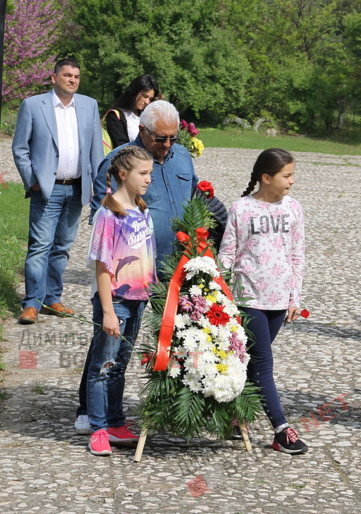 Почетоха паметта на поета Пеньо Пенев - Човек се ражда, за да даде другиму любов.