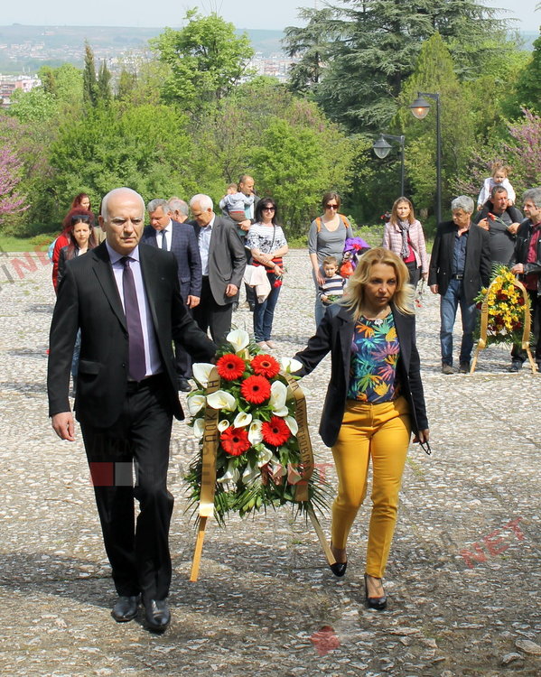 Почетоха паметта на поета Пеньо Пенев - Човек се ражда, за да даде другиму любов.