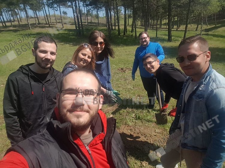 Млади ротарианци възстановяват опожарена местност край Кърджали, засаждат 150 дръвчета