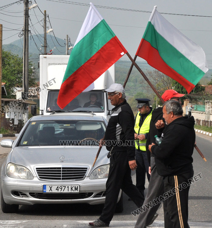Отново блокада на пътя за Маказа, в Конуш искат асфалт, вода и канализация