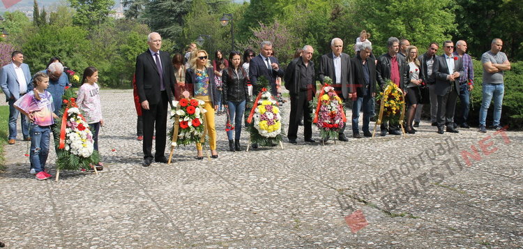 Почетоха паметта на поета Пеньо Пенев - Човек се ражда, за да даде другиму любов.