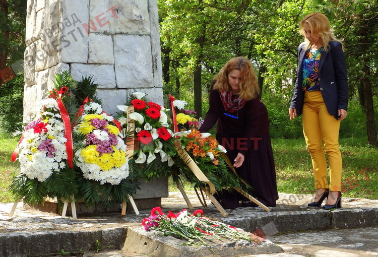 Почетоха паметта на поета Пеньо Пенев - Човек се ражда, за да даде другиму любов.