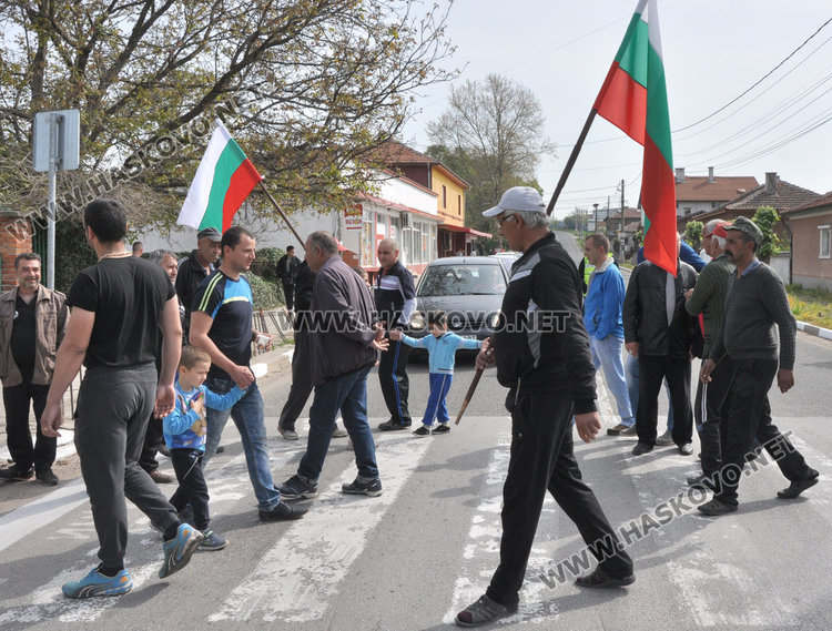 Отново блокада на пътя за Маказа, в Конуш искат асфалт, вода и канализация