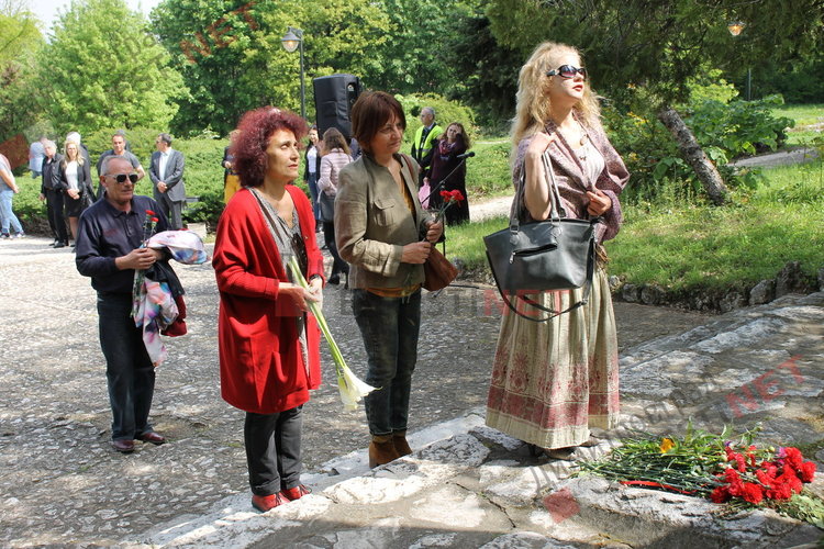 Почетоха паметта на поета Пеньо Пенев - Човек се ражда, за да даде другиму любов.