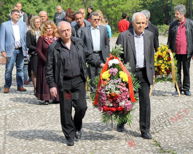 Почетоха паметта на поета Пеньо Пенев - Човек се ражда, за да даде другиму любов.