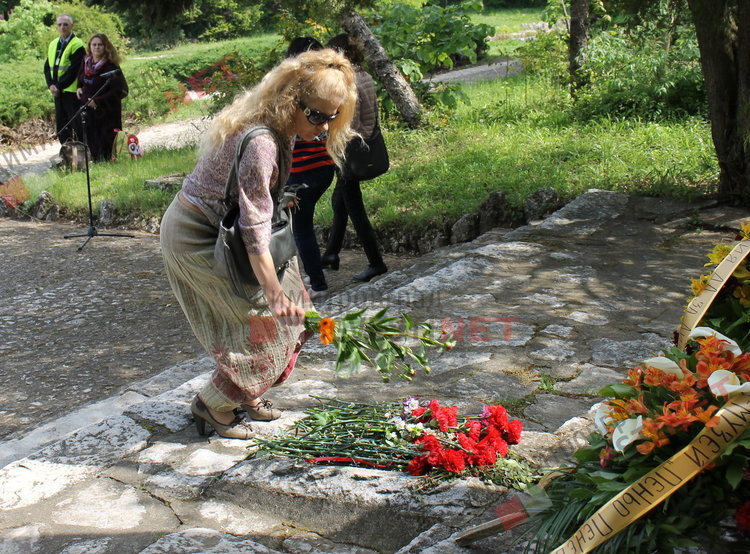 Почетоха паметта на поета Пеньо Пенев - Човек се ражда, за да даде другиму любов.