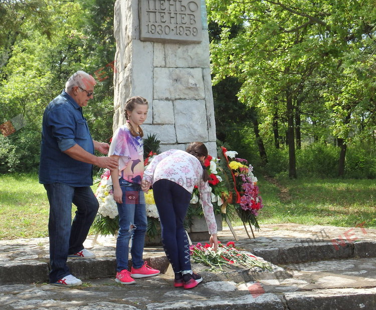 Почетоха паметта на поета Пеньо Пенев - Човек се ражда, за да даде другиму любов.