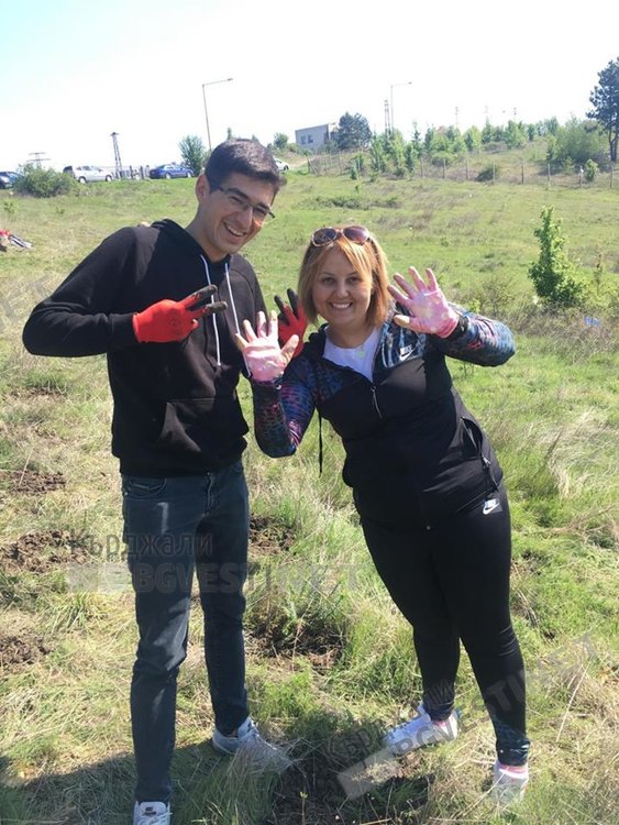Млади ротарианци възстановяват опожарена местност край Кърджали, засаждат 150 дръвчета