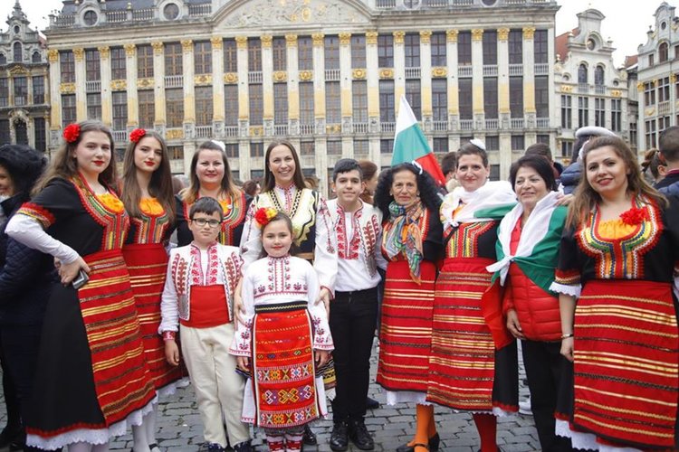 Ева Майдел и българи от цяла Европа поведоха Голямото хоро в Брюксел