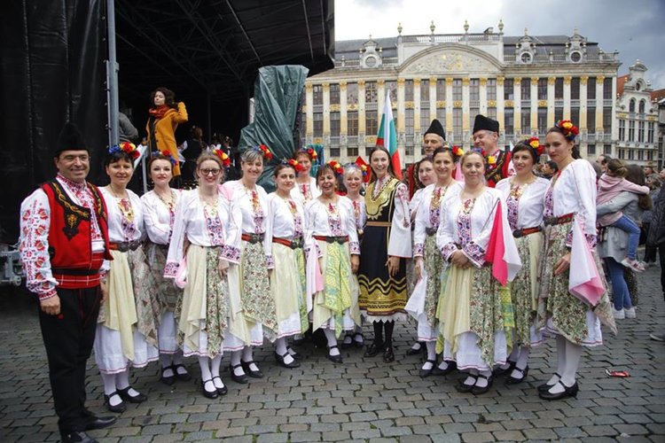 Ева Майдел и българи от цяла Европа поведоха Голямото хоро в Брюксел