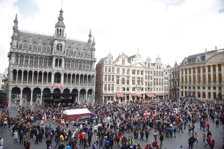 Ева Майдел и българи от цяла Европа поведоха Голямото хоро в Брюксел