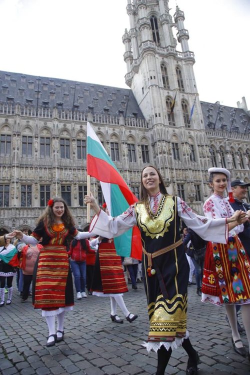 Ева Майдел и българи от цяла Европа поведоха Голямото хоро в Брюксел