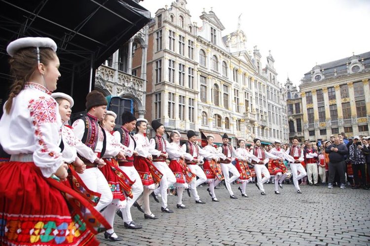 Ева Майдел и българи от цяла Европа поведоха Голямото хоро в Брюксел